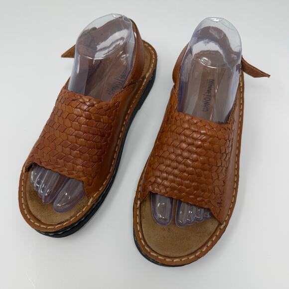 Minnetonka Sandals Women's 8 Brown Woven Leather Hippie Boho Summer EUC - Picture 2 of 11